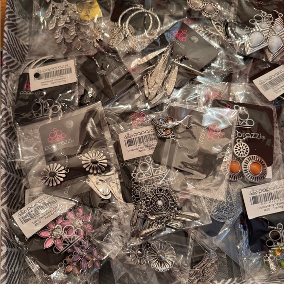 🆕Lot of 61 Paparazzi Earrings - New in original packaging - Picture 3 of 7